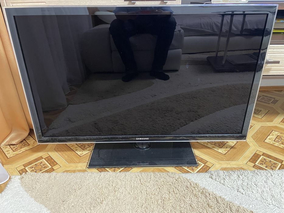 Продам телевізор Samsung UE40D5000PW