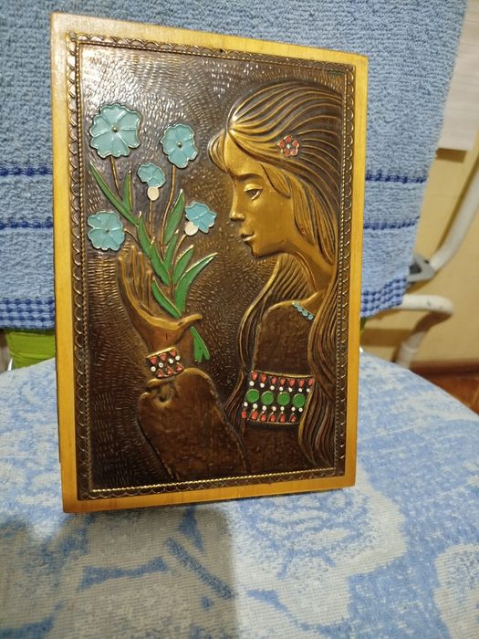 Шкатулка - чеканка продам