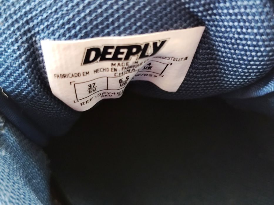 Sapatilhas para Rapaz marca Deeply (Tam. 37)