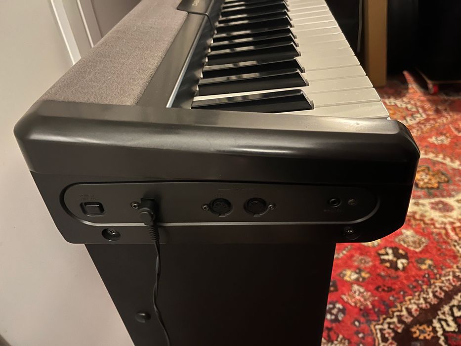 Piano Casio CDP 100  + Móvel