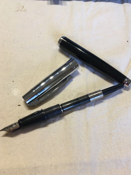 Caneta tinteiro nova Sheaffer com estojo