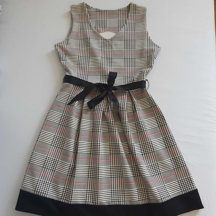 Dziewczęca sukienka wzrost 146-152cm