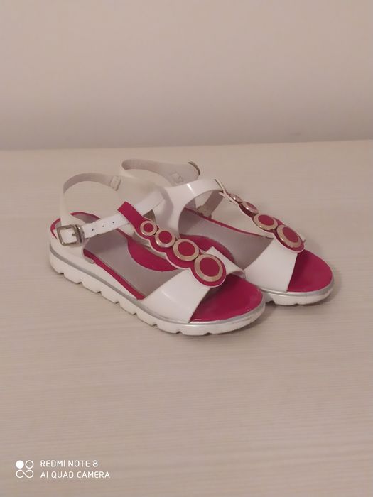 Нарядні дитячі босоніжки