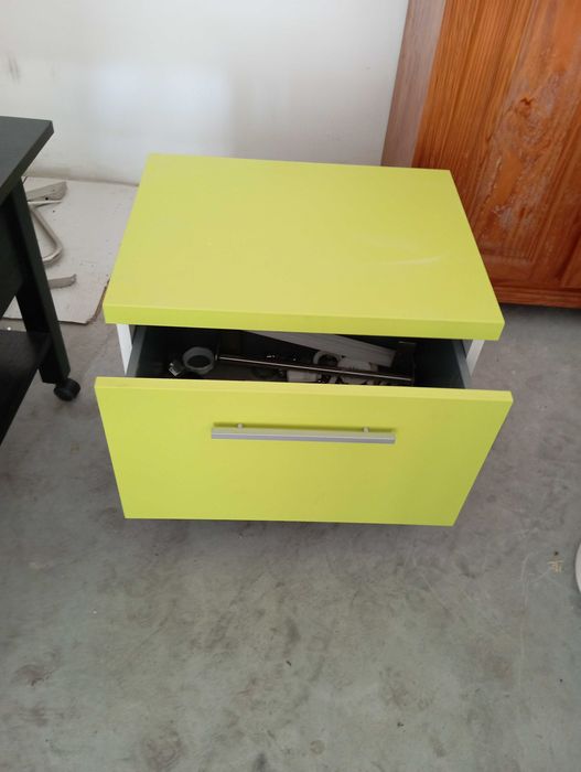 Móvel baixo WC ou quarto de crianças