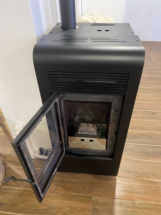 Salamandra pellets 8kw com módulo wi-fi (controlo por app) e garantia