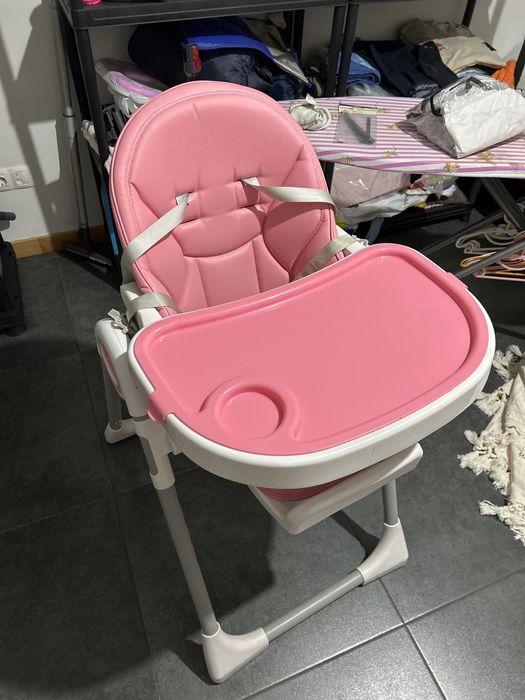 Cadeira para refeicao de Bébé quase nova.