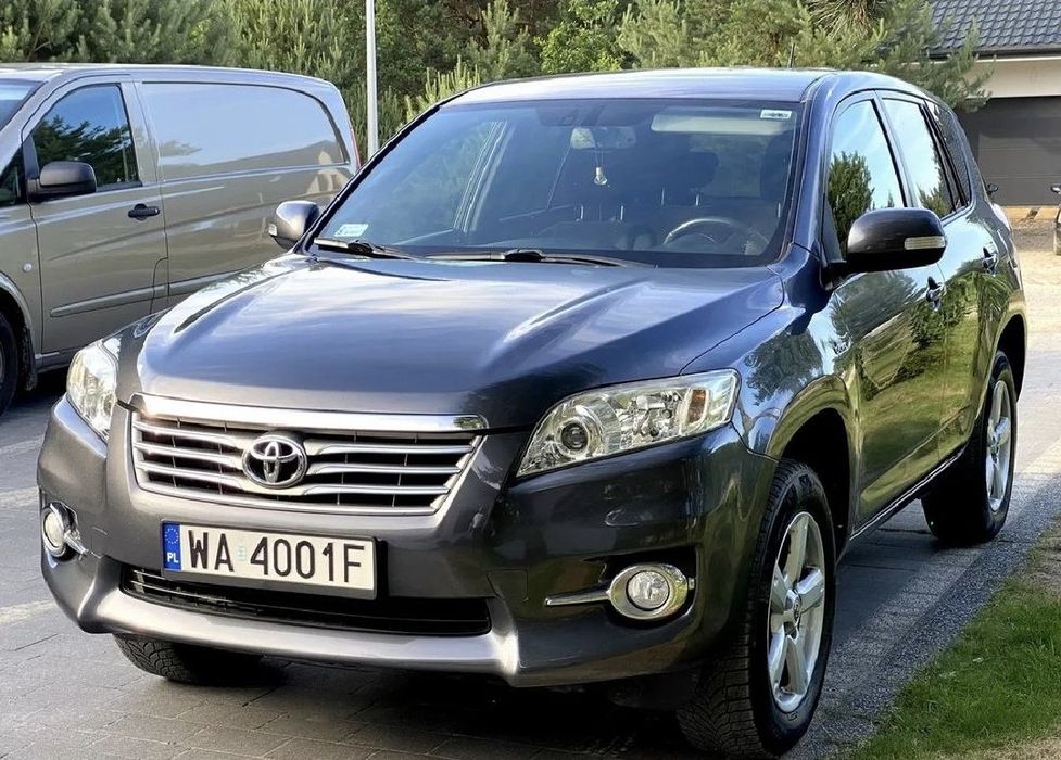 Toyota RAV4 2011 2.2 дизель АКПП