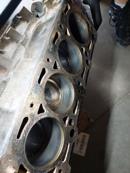 Dół silnika 1.8 CVH Ford Sierra blok korbowody tłoki