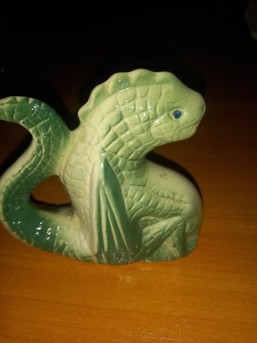 Фарфоровая статуэтка Дракон