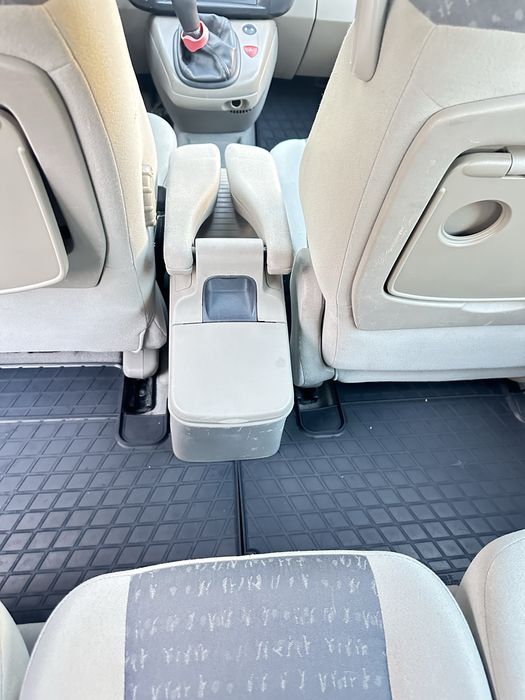 Гарне сімейне авто Renault grand Scenic 7 місць.