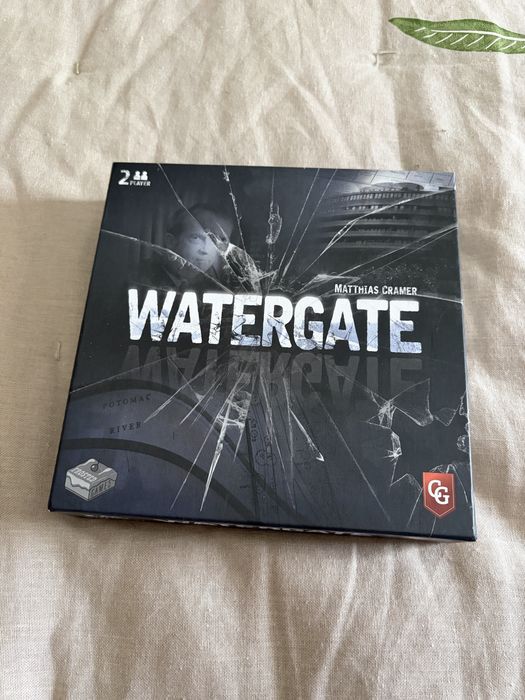 Watergate (Complete 2-Player Strategy Game)