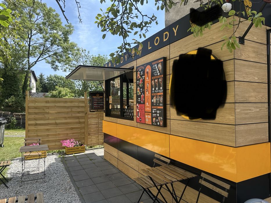 Przyczepa gastronomiczna Niewiadów 2020 | 4 sezony pracy- gotowy biznes  | lody, kawa, bubble tea, gofry bąbelkowe