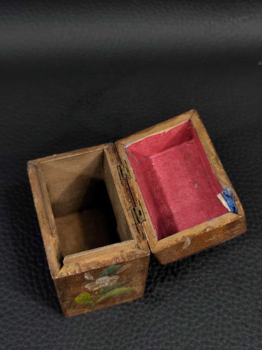 Zabytkowy Drewniany Pojemnik