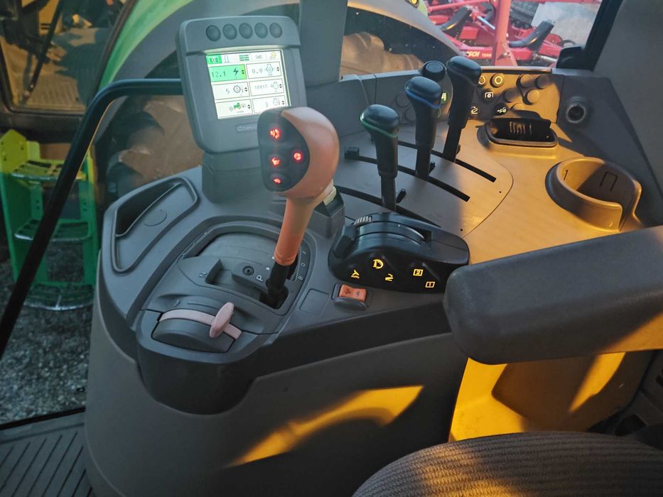 John Deere 6630,  6830