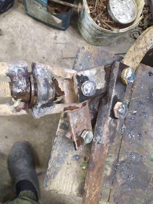 Кліщі для загрузки колод