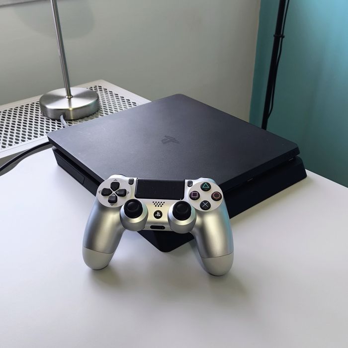 PS4 Slim Desbloqueada + Extras