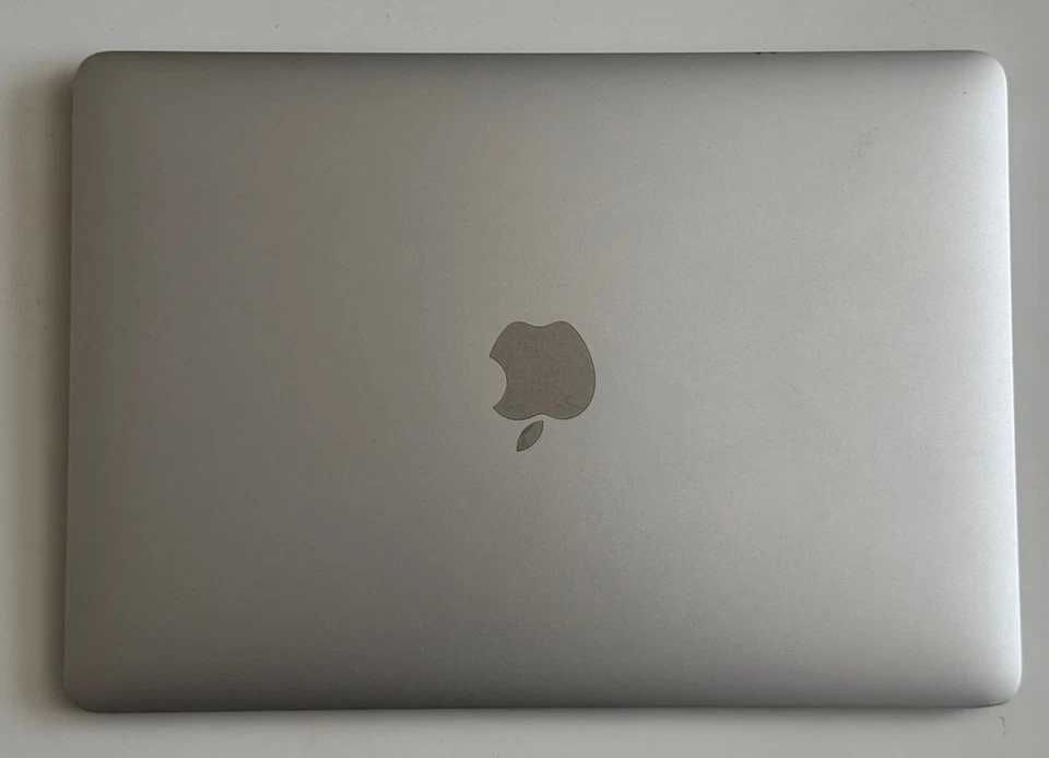 MacBook Pro 2016 – 8 GB RAM / SSD 256 GB – Excelente Funcionamento