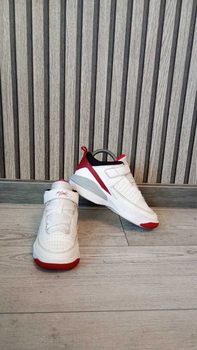 Кросівки Jordan Max Aura 5 DZ4354-101 .розмір 35-й.