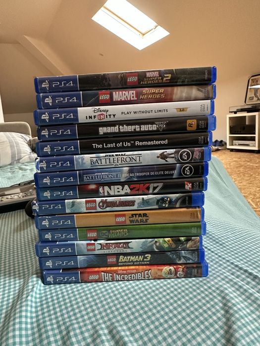 PS4 Original com 3 comandos e jogos!