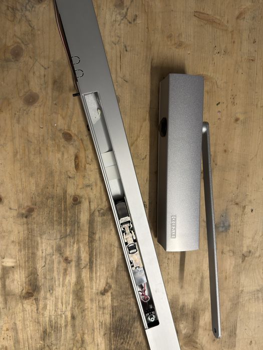 GEZE TS 5000 RFS Samozamykacz wolnobiegowy