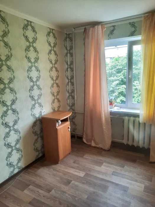 Здам однокімнатну комунальну квартиру на Воскресенці поряд ТРЦ "Квадрат"