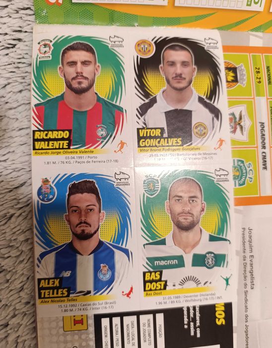 Caderneta Oficial Cromos Futebol  - Liga 2018/2019 - Nova c/ 4 cromos