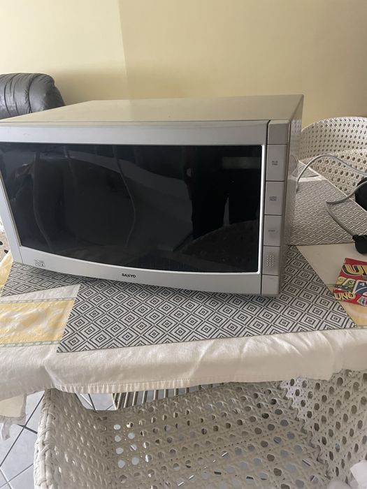 Micro-ondas Sanyo EM-FL50N  “impecavel quase novo”
