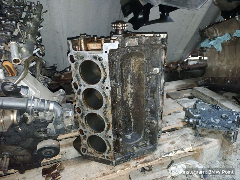 Блок двигуна BMW M60B30