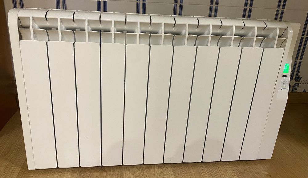 Radiador eléctrico 1210W, 11 elementos digital.