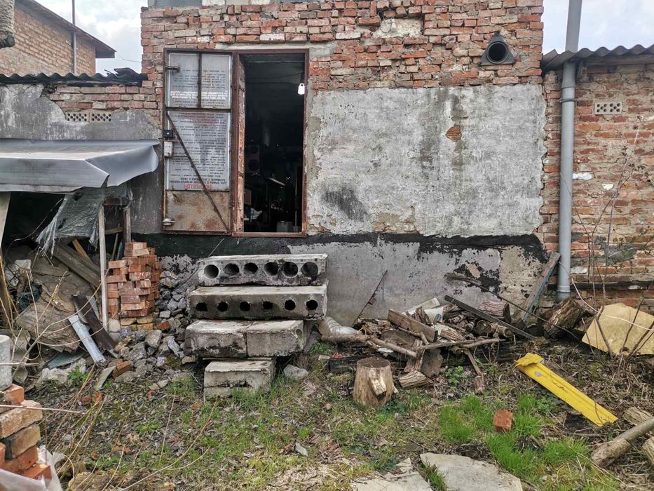 Гараж, тяжилів . Вихід до річки