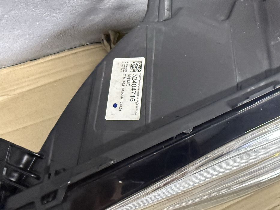 Ліва фара  Volvo XC90 2023 32404715