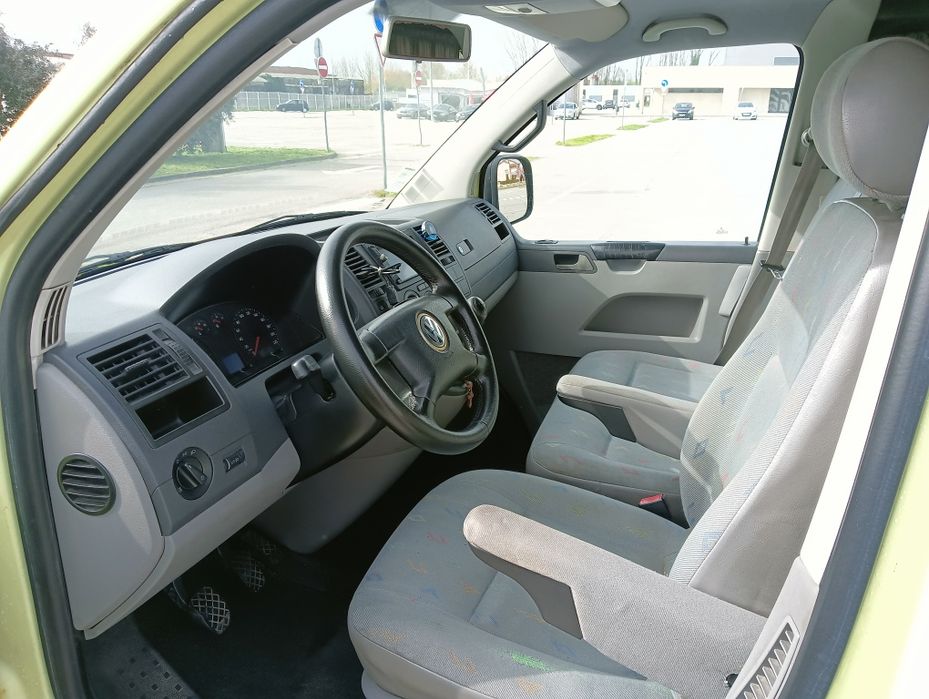 Vendo VW Transporter T5 de 2004, com motor 1.9 TDI (105 cv). Está na m foto 5