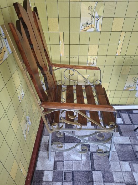 Кований стілець крісло.