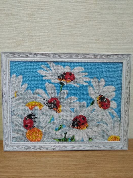 Картина вышита бисером