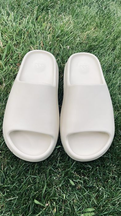Addidas yeeze slide