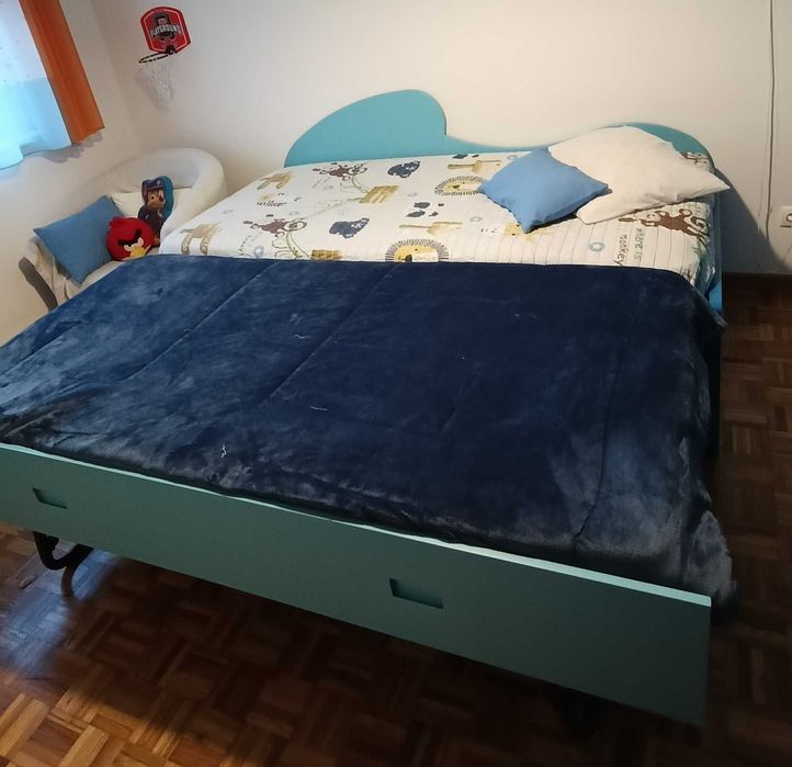 Cama juvenil dupla muito bom estado