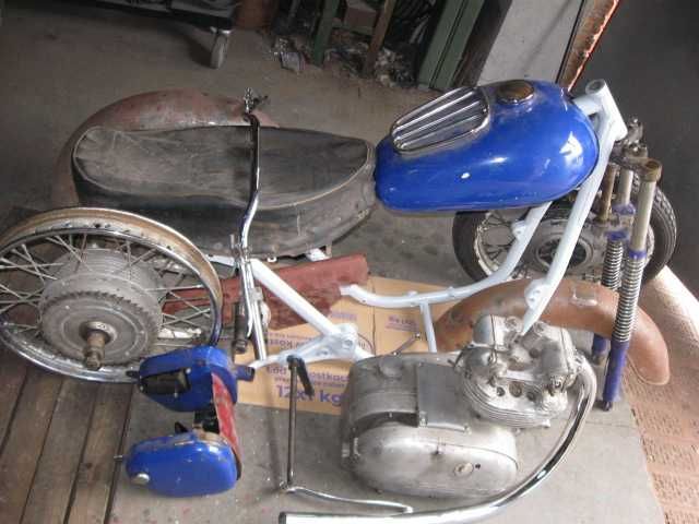 junak M10 w częściach