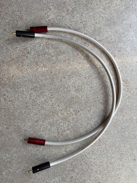 Kable Atlas Element Achromatic 0,5 m interkonekt RCA