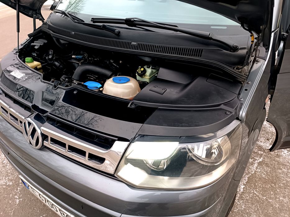 Volkswagen Caravelle 2.0 TDi (140) 6 ст  Voyage Maxi .