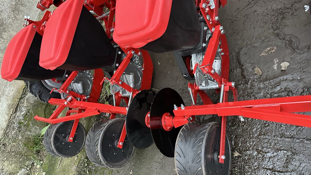 Сівалка універсальна просапна точного висіву УПС-8, УПС-6, УПС-4