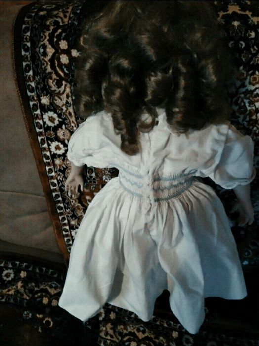 Фарфоровая кукла