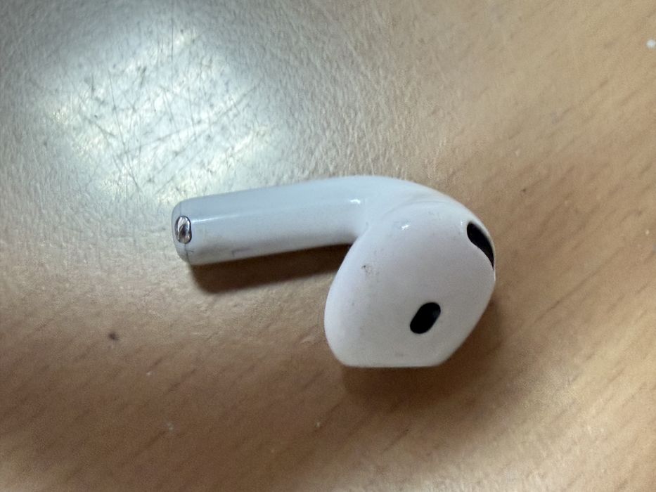 Airpods 4 anc  lewa słchawka
