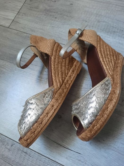 Buty na koturnie rozm. 39