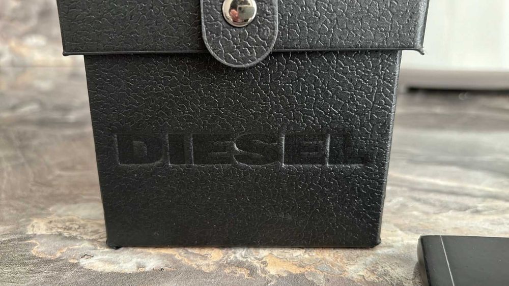 Стильний чоловічий годинник Diesel DZ4180 – надійність і стиль
