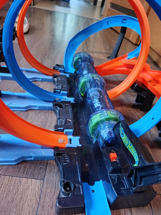 Tory Hot Wheels.     PĘTLE  GROZY