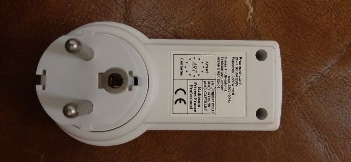 3 tomadas eléctricas com comando