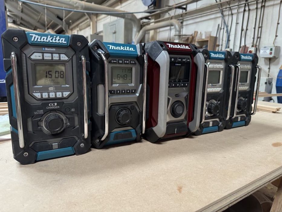 Radio makita mr003g