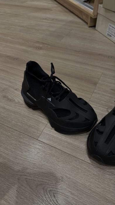Продам кроссовки , носились раза 3