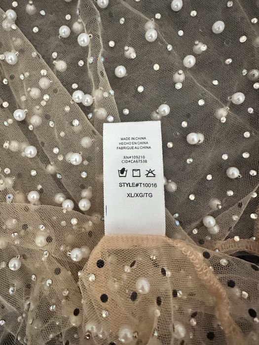 Шикарная укороченная кофточка в сетку с камнями и жемчугом.