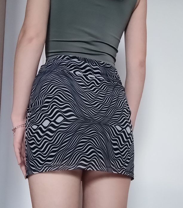 Spódniczka mini siateczka czarno biała we wzorki klasyczna basic